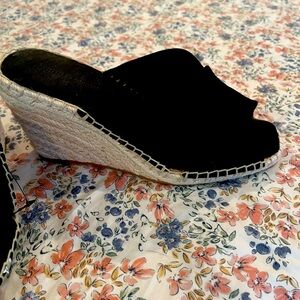 NWT - black banana republic factory wedges